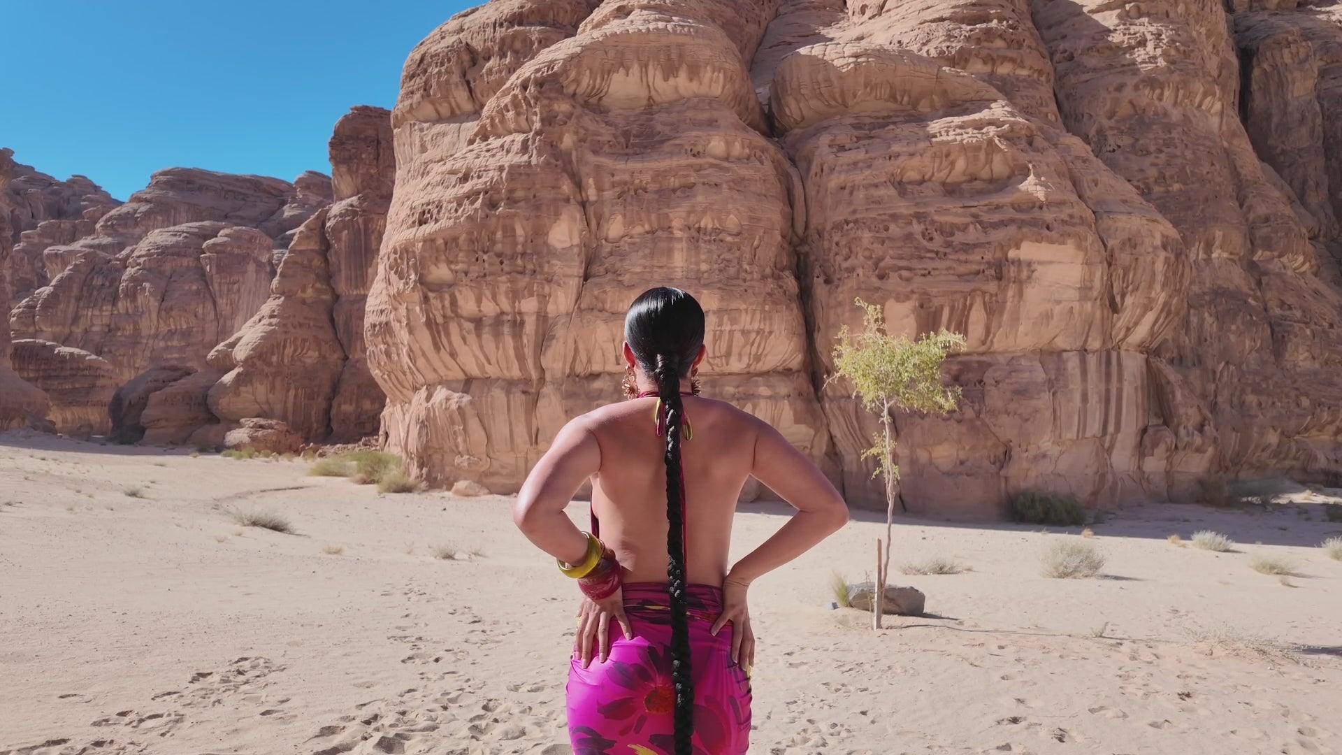 Load video: Signature Sarong in Samba