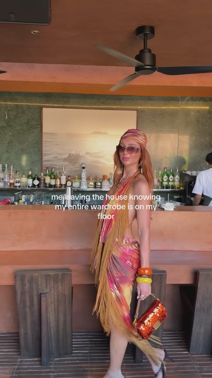 Load video: Good Headscarf in Wild